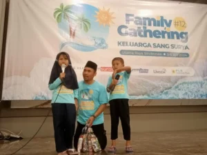 Duo Saudara Ini Memukau Peserta Family Gathering Keluarga Sang Surya