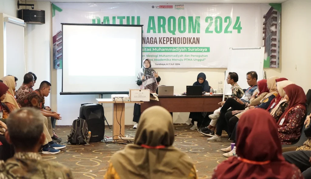 Ketua LPAIK UM Surabaya Sampaikan Pedoman Hidup Warga Islam Muhammadiyah di Baitul Arqom Tenaga Kependidikan UM Surabaya