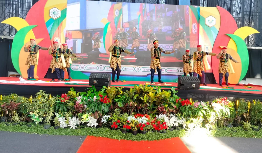 Semaphore SMP Muhammadiyah 1 Babat Sukses Meriahkan Resepsi Milad NA