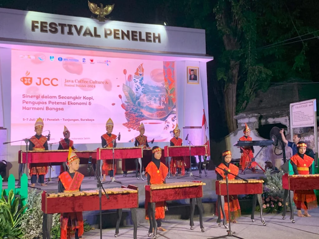 Grup Kolintang SD Muda Getarkan Panggung JCC and Festival Peneleh