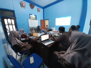Gelar Rapat Penyusunan RKS, SMP Muhammadiyah 5 Karanggeneng Susun Rencana Pengelolaan Sekolah