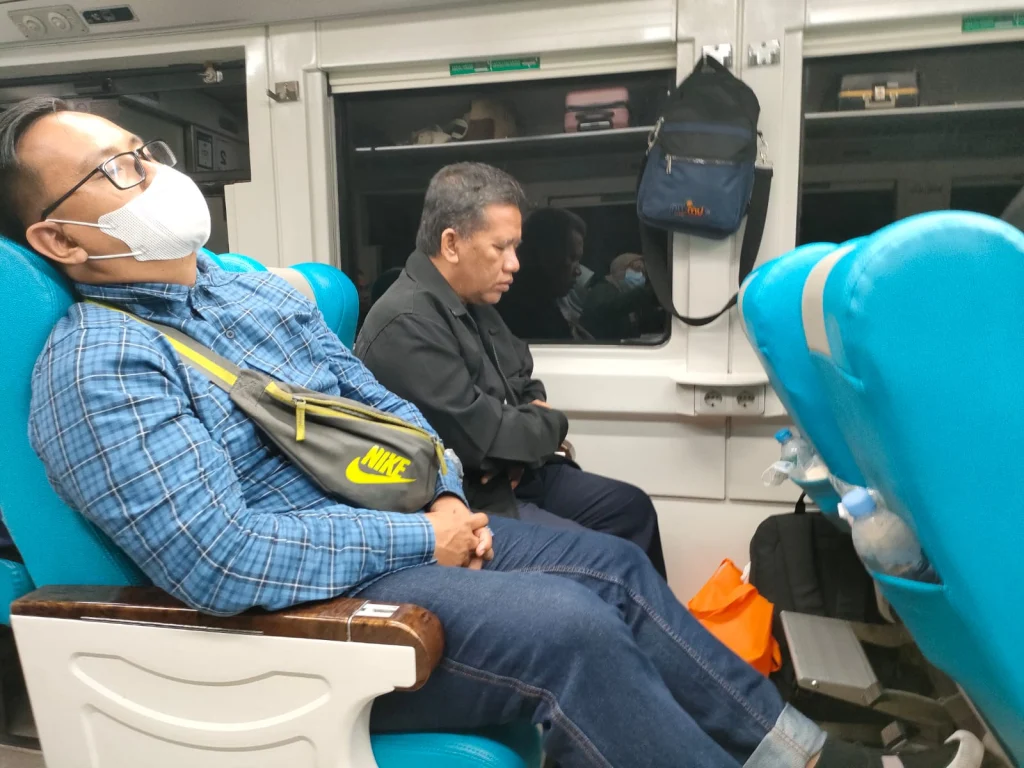 Kontributor Lamongan Jalankan Rukun Islam di Atas Kereta