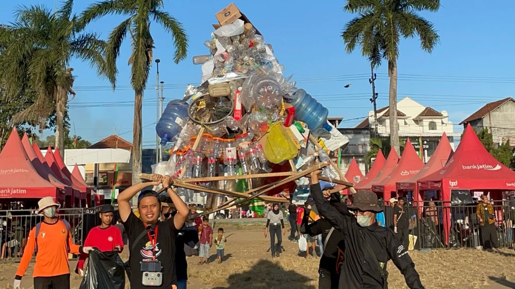 AMM Ambulu Kampanyekan Kepedulian Lingkungan