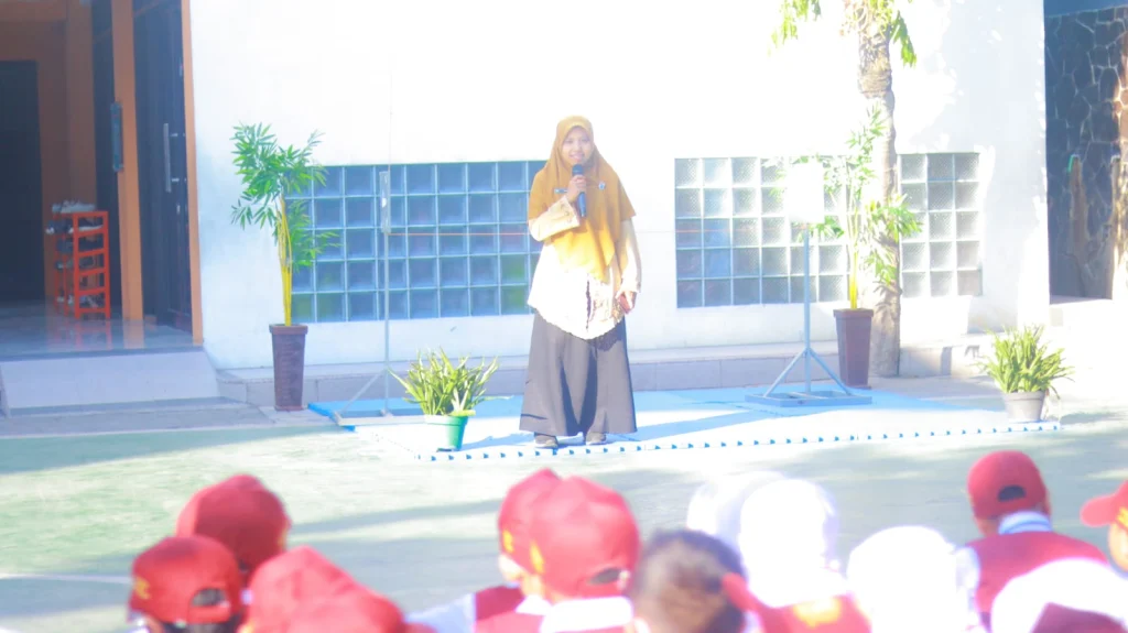 SD Ikrom Potong Tali sebagai Pembukaan MARWA