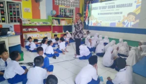 Pengenalan Profil Madrasah dalam Matsama Hari Pertama MI Muhammadiyah 5 Cangaan