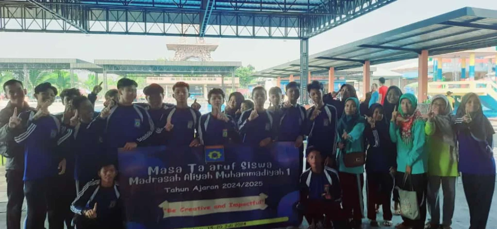 Siswa MA Muhammadiyah 1 Sidayu Refreshing ke Malindo