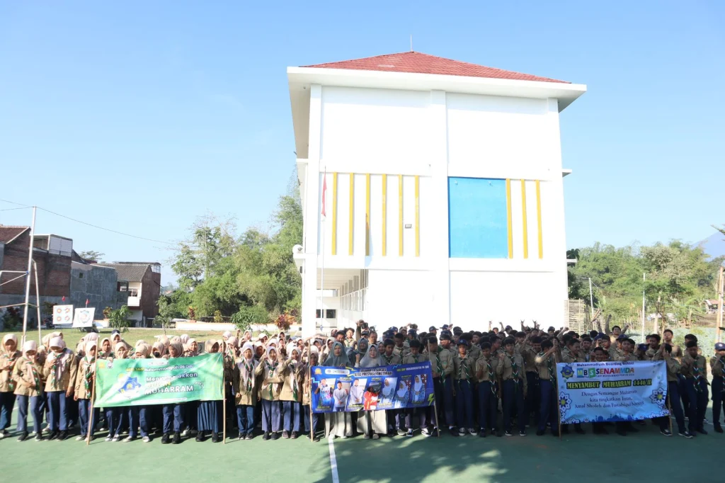 MBS SMP Muhammadiyah 6 Dau Peringati 1 Muharram dengan Berbagi Sabun Cuci Piring