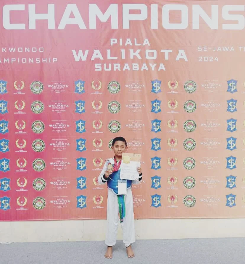 Atlet Taekwondo SDM 3 ICP Sumberrejo Sabet Emas di Kejuaraan KONI Surabaya