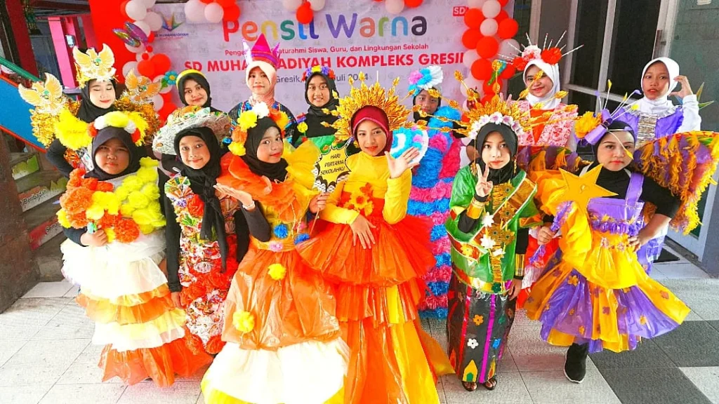 Fashion Show Sadar Ekologis Meriahkan Hari Pertama MPLS di Sekolah Ini