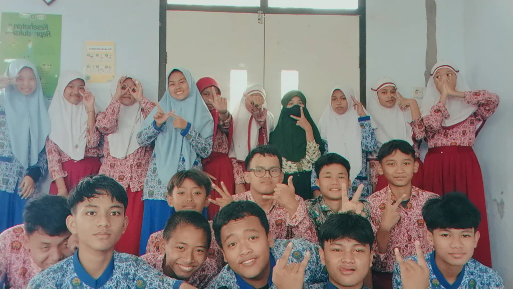 Komitmen Wujudkan Sekolah Bebas Bullying, MPLS SMP Muhammadiyah 1 Blitar Buat Pohon Harapan