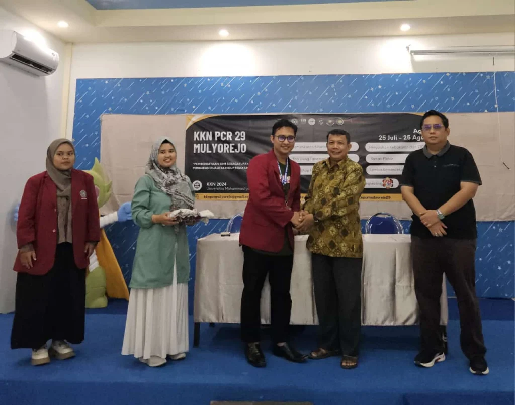 Pembukaan KKN Mahasiswa UM Surabaya di PCM Mulyorejo