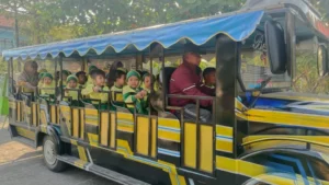 Friday Fun Naik Odong-Odong TK ABA 28 Karangsemanding