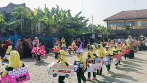 Serunya Parade Transportasi Kardus di PAUD Aisyiyah Melirang