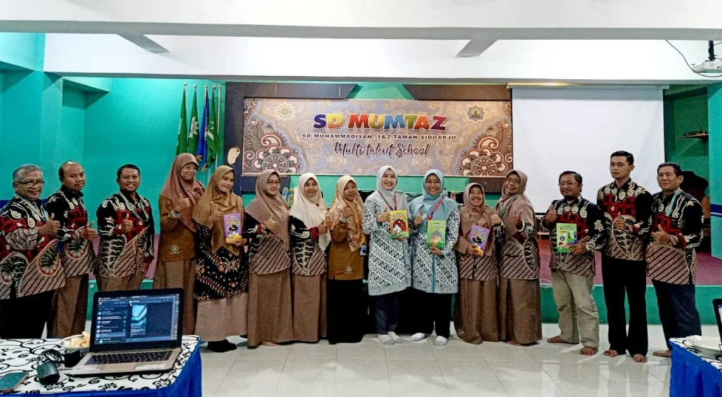 Tim Ismu SDMM Berbagi di SD Mumtaz Sidoarjo