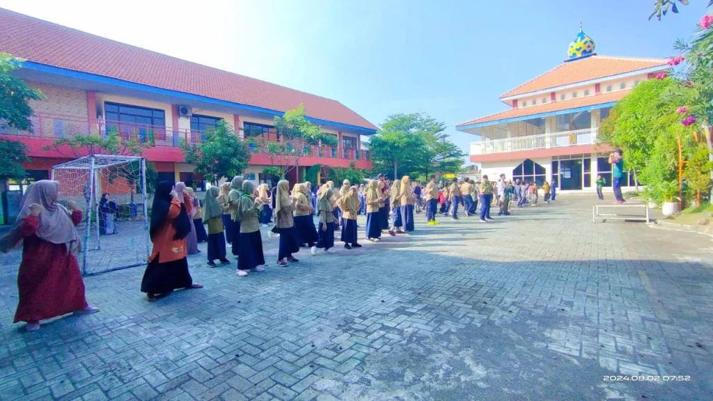 Jumat Sehat dan Jumat Bersih di SD Muhammadiyah 2 Tulangan