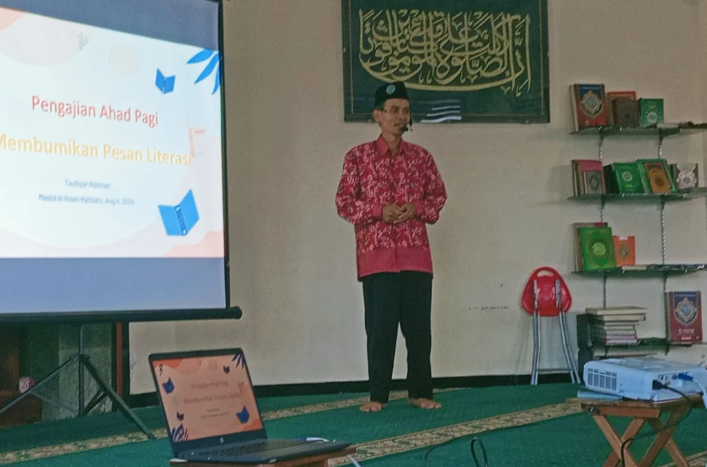 Membumikan Pesan Literasi di Pengajian Ahad Pagi