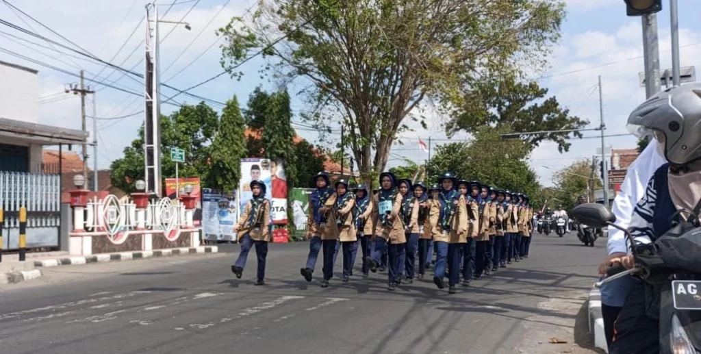 SMK MUH1TAR Ikuti Lomba Baris-berbaris Kota Blitar