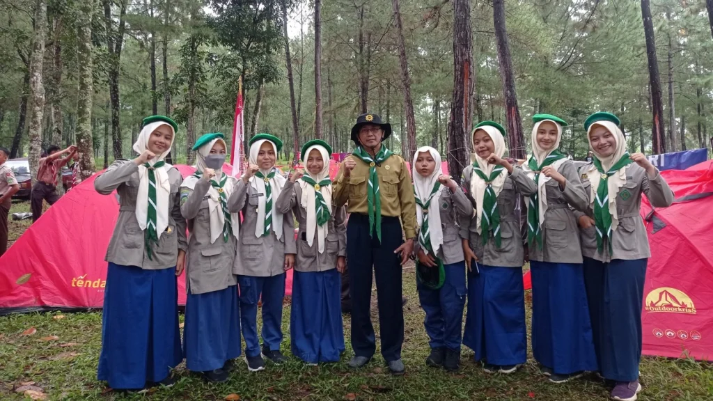 Para Srikandi HW SMA Muha Tampil Beda di Kemah Akbar Pramuka Penegak Se-Jatim