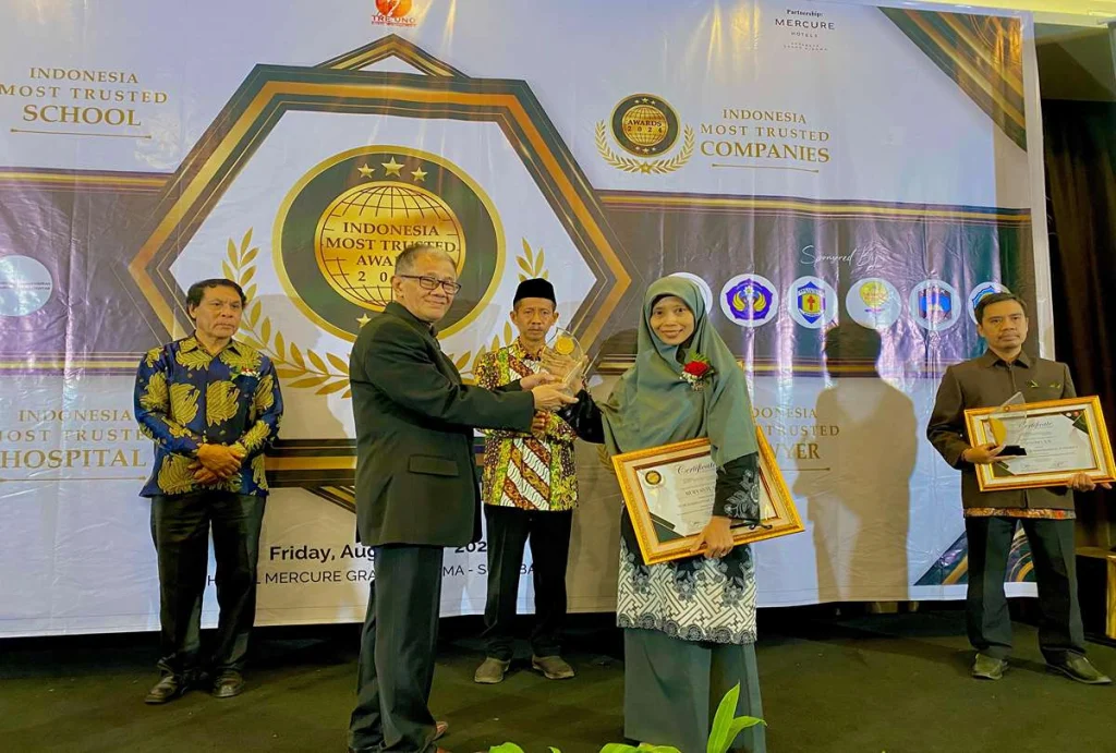 SDM ICP Sumberejo Raih Penghargaan pada Ajang Indonesia Most Trusted School Award 2024