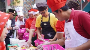 Semarak HUT Ke-79 RI: Bapak-bapak Unjuk Kebolehan dalam Lomba Memasak