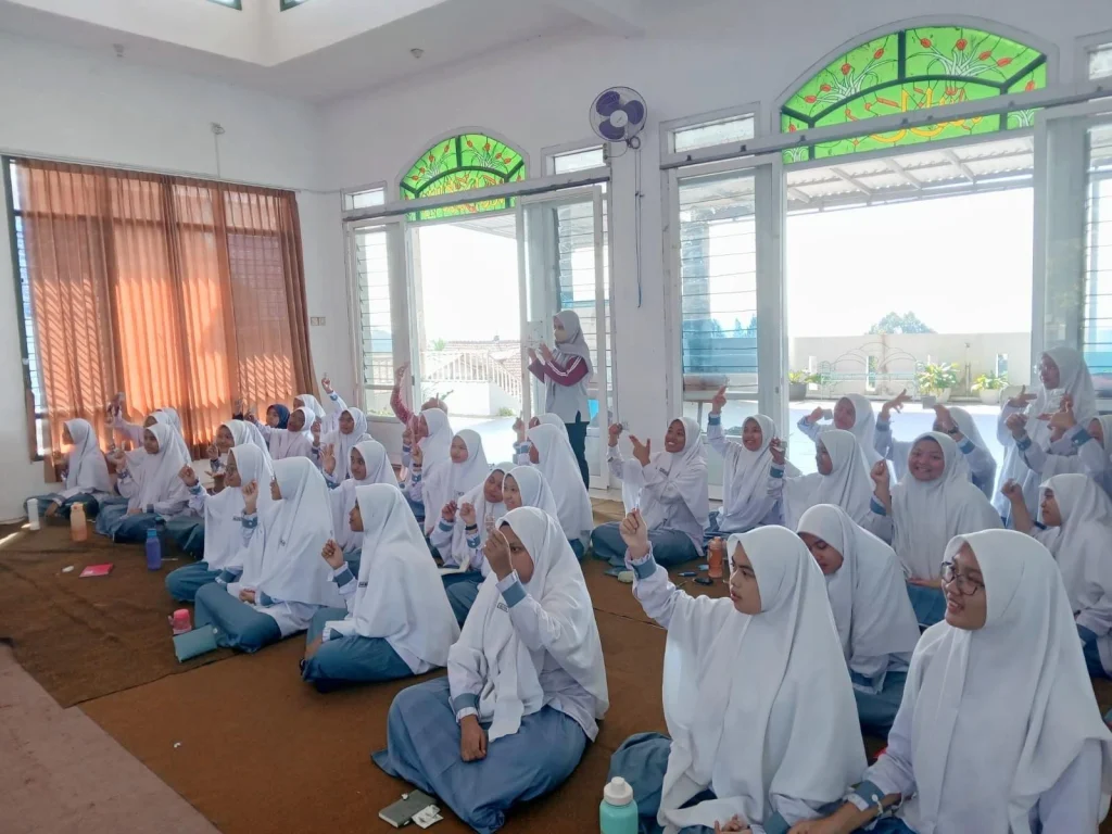 Pentingnya Deteksi Dini, SMA Aisyiyah Boarding School Malang Jalani Screening Kesehatan