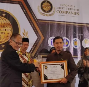 Sekolah Kreatif Baratajaya Raih Penghargaan Most Trusted Awards 2024