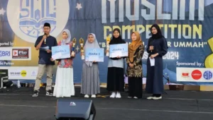 Siswi Mamsaka Juara 1 Kaligrafi Smada Muslim Competition 2024