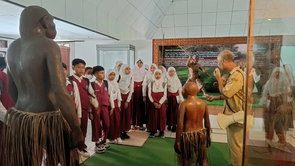 Petualangan Asyik SD Ikrom ke Museum