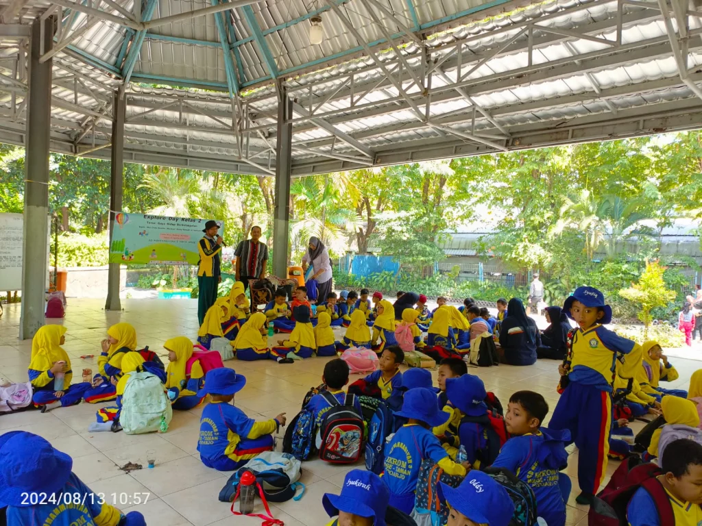 Explore Day Kelas 2 SD Ikrom ke Taman Flora Bratang Surabaya