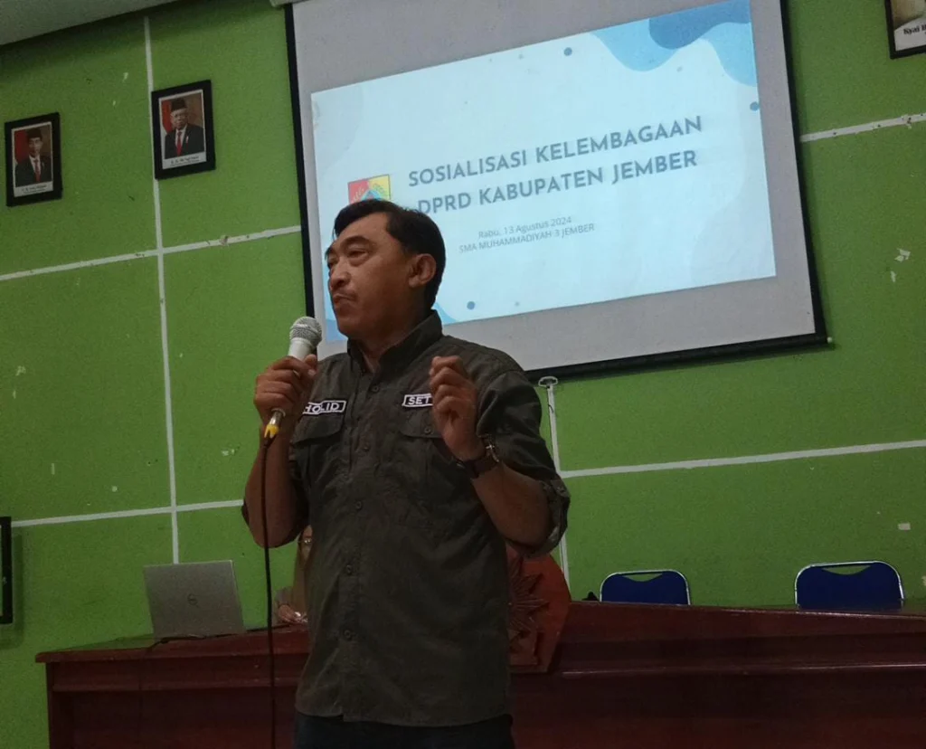 Sosialisasi Kelembagaan DPRD di SMA Muhammadiyah 3 Jember