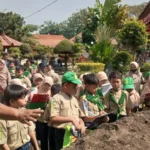 Petualangan Sejarah Siswa SD Muhammadiyah 3 Ikrom di Museum Mpu Tantular