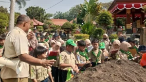 Petualangan Sejarah Siswa SD Muhammadiyah 3 Ikrom di Museum Mpu Tantular