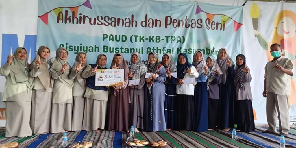 KLL RSI Aminah Blitar Gelar Kunjungan dan Santunan Bakti Guru