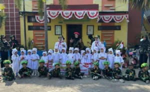KB Aisyiyah 07 Balongpanggang Raih Juara III Lomba Karnaval HUT Ke-79 RI