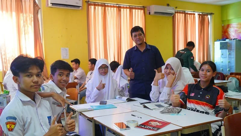 Tiba di Smamda, Peserta Student Exchange dari Malaysia Disambut Pantun