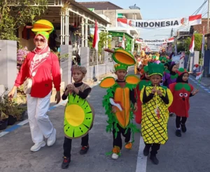 Bikin Gemas, Ini Parade Kostum Buah-buahan Siswa Kelas 1 Mimdaka
