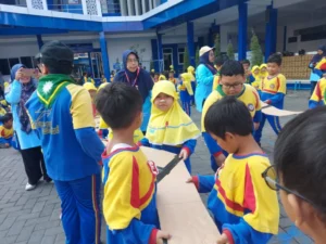Meriahnya Peringatan HUT Ke-79 RI di SDMM: Ada Estafet Gotong-Royong untuk Jalin Kebersamaan