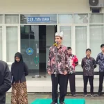 Kenakan Pakaian Adat, Inilah Cara SMK Muda Genteng Laksanakan Upacara HUT Ke-79 RI
