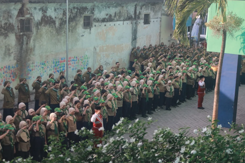 Suasana Khidmat Warnai Upacara Peringatan HUT Ke-79 RI di SD Mumtaz