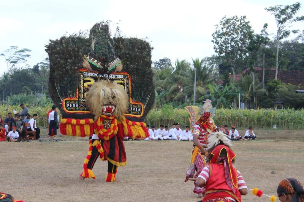 Sewindu Berkarya, MBS Trenggalek Tampilkan Keindahan Budaya Indonesia