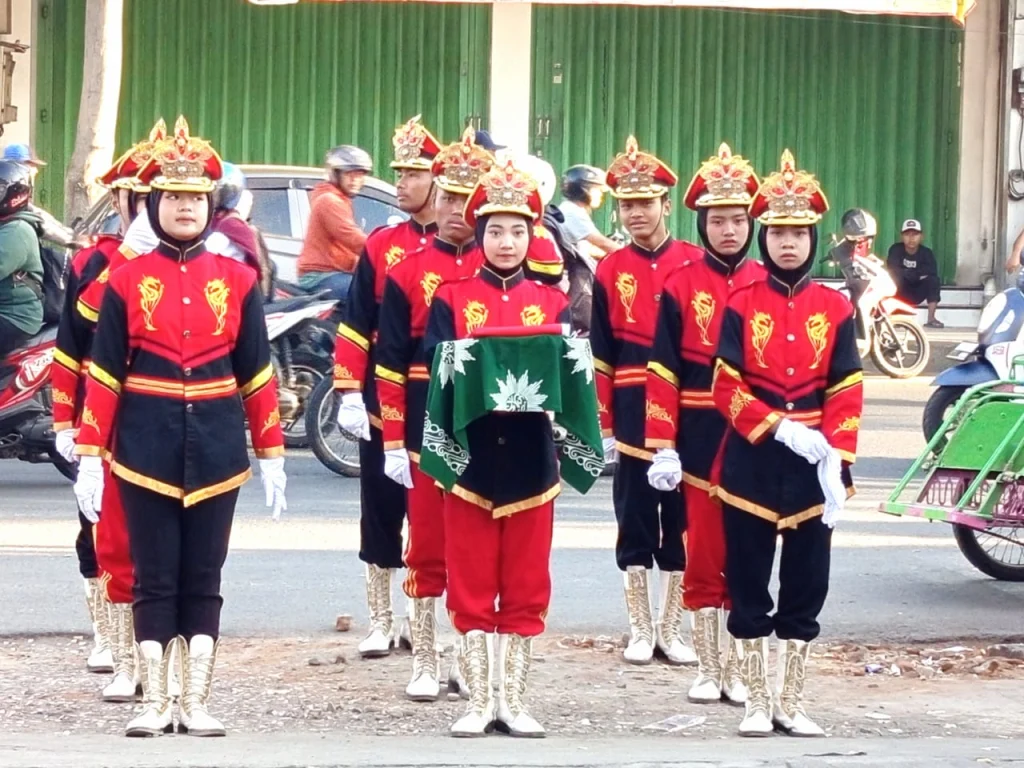 Lima Siswa Siswi SMP Meka Sukses Mengibarkan Merah Putih di Upacara HUT Ke-79 RI