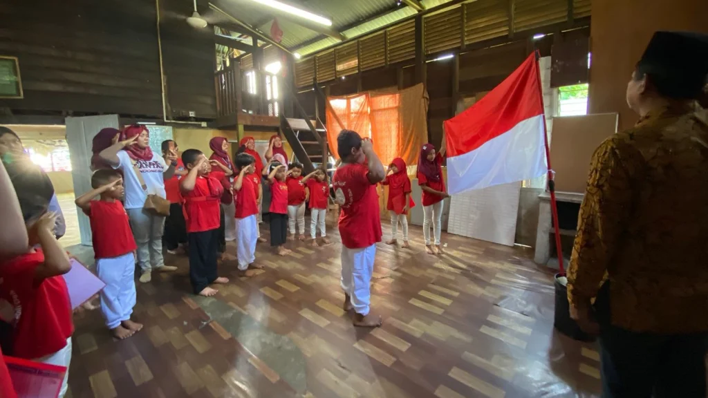 Mahasiswa KKN-KI Wujudkan Semangat Nasionalisme di SB Permai Kulim Malaysia