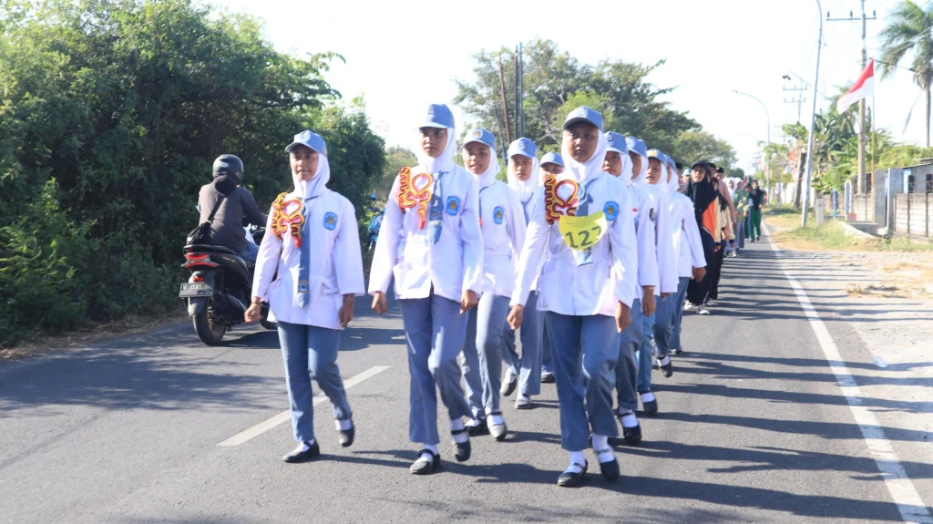 Regu Pasmuda Putri SMK Muhammadiyah 2 Benjeng Juara dalam Lomba Gerak Jalan