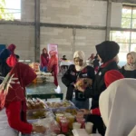 Mahasiswa PMM Kelompok 74 UMM Dukung UMKM Perumahan Bumi Palapa