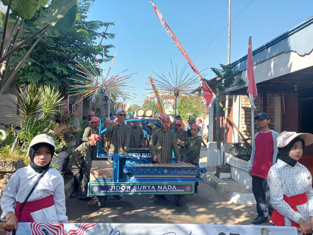 Karnaval HUT Ke-79 RI, Warga Payaman Undang Jidor Cilik SMPM 12 Sendangagung