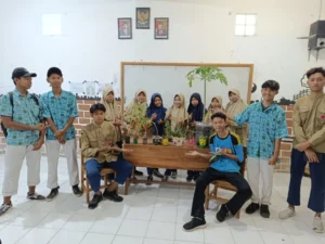 Kelompok 8 KKN Tematik STITM Paciran Terapkan Proyek P5 Gaya Hidup Berkelanjutan di SMAM 2 Blimbing