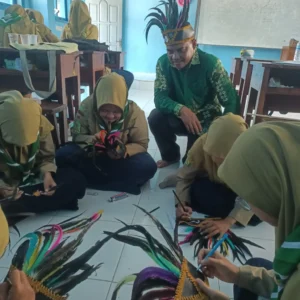 Topi Bulu Ayam Buatan MAM 8 Takerharjo