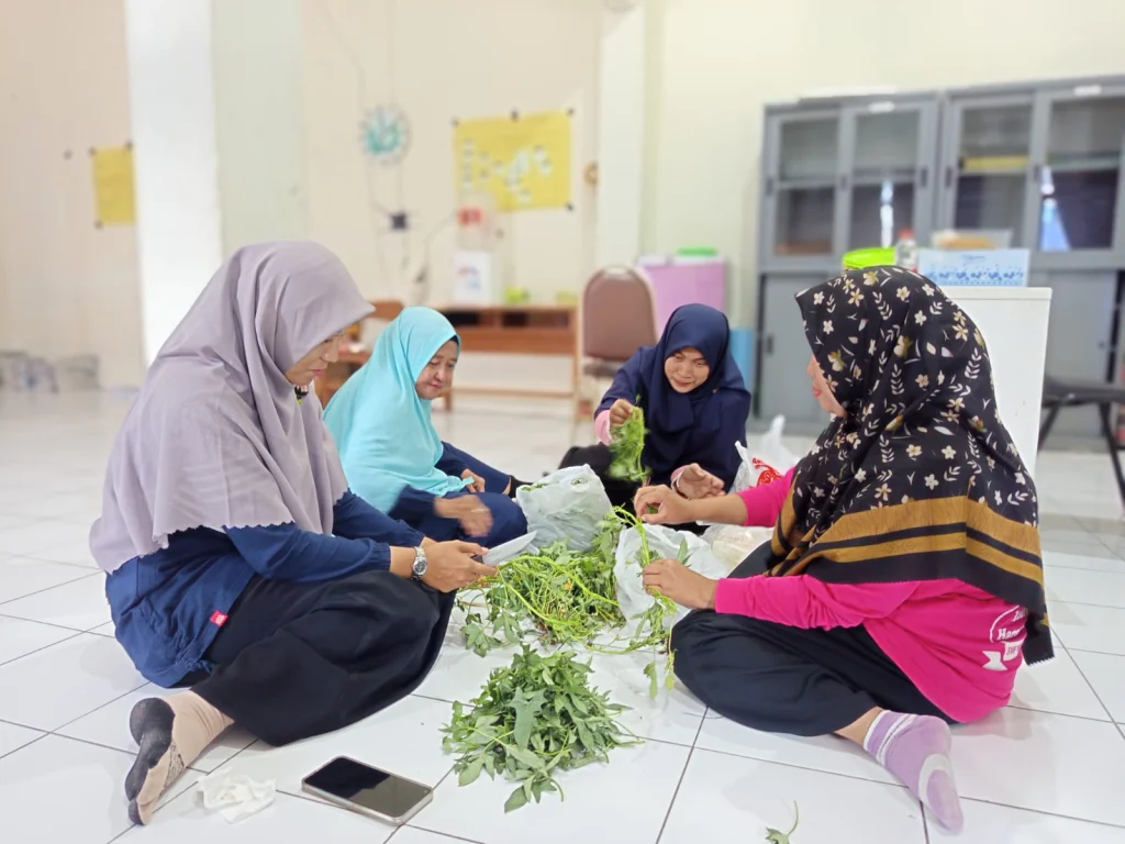 Kompak dan Penuh Cita Rasa: Peran Guru SMP Meka di Penutupan HUT Ke-79 RI