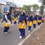PCNA Genteng Tampil Elegan pada Lomba Gerak Jalan Umum Tingkat Kecamatan