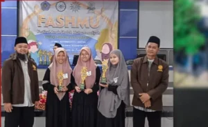 Tiga Siswi SMA Muha Memborong LQK Fashmu Daerah Banyuwangi